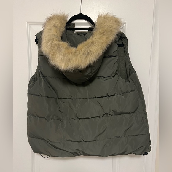Gap Fur Hooded Vest - Picture 2 of 5